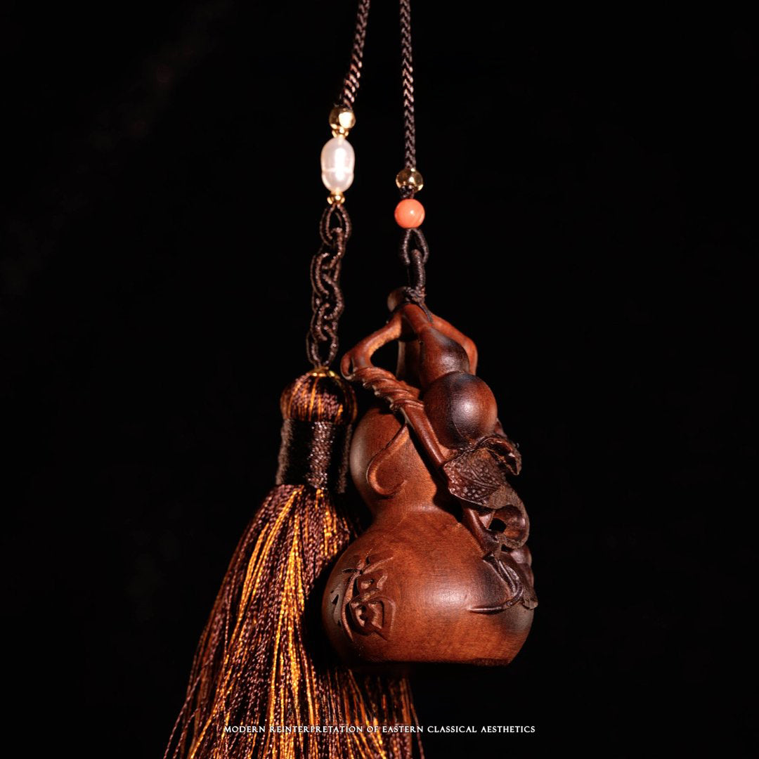 Hand-Carved Thunderstruck Wood Fulù Wàndài Pendant