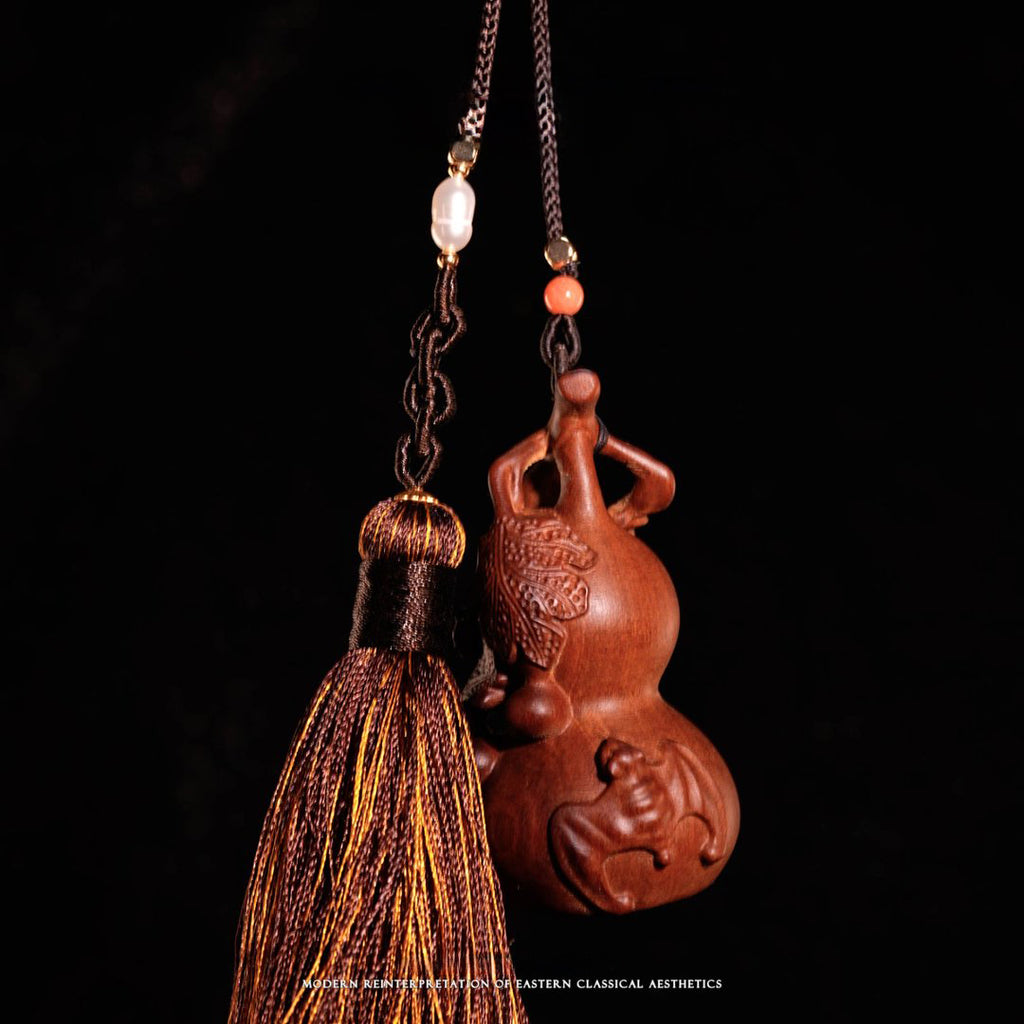 Hand-Carved Thunderstruck Wood Fulù Wàndài Pendant