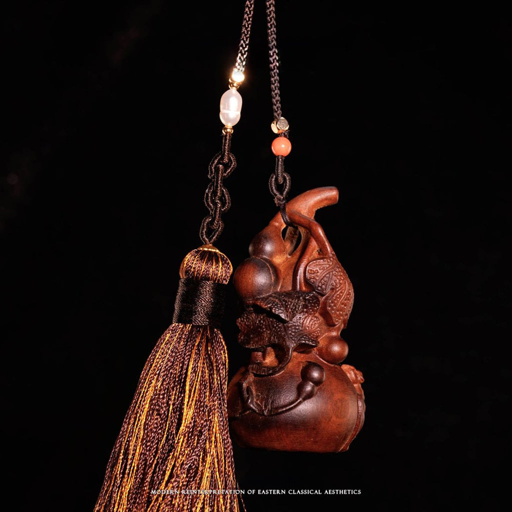 Hand-Carved Thunderstruck Wood Fulù Wàndài Pendant