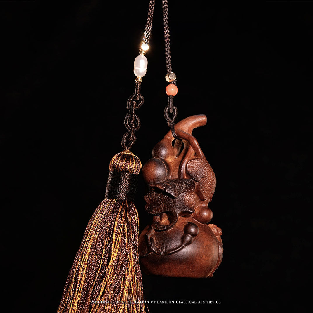Hand-Carved Thunderstruck Wood Fulù Wàndài Pendant
