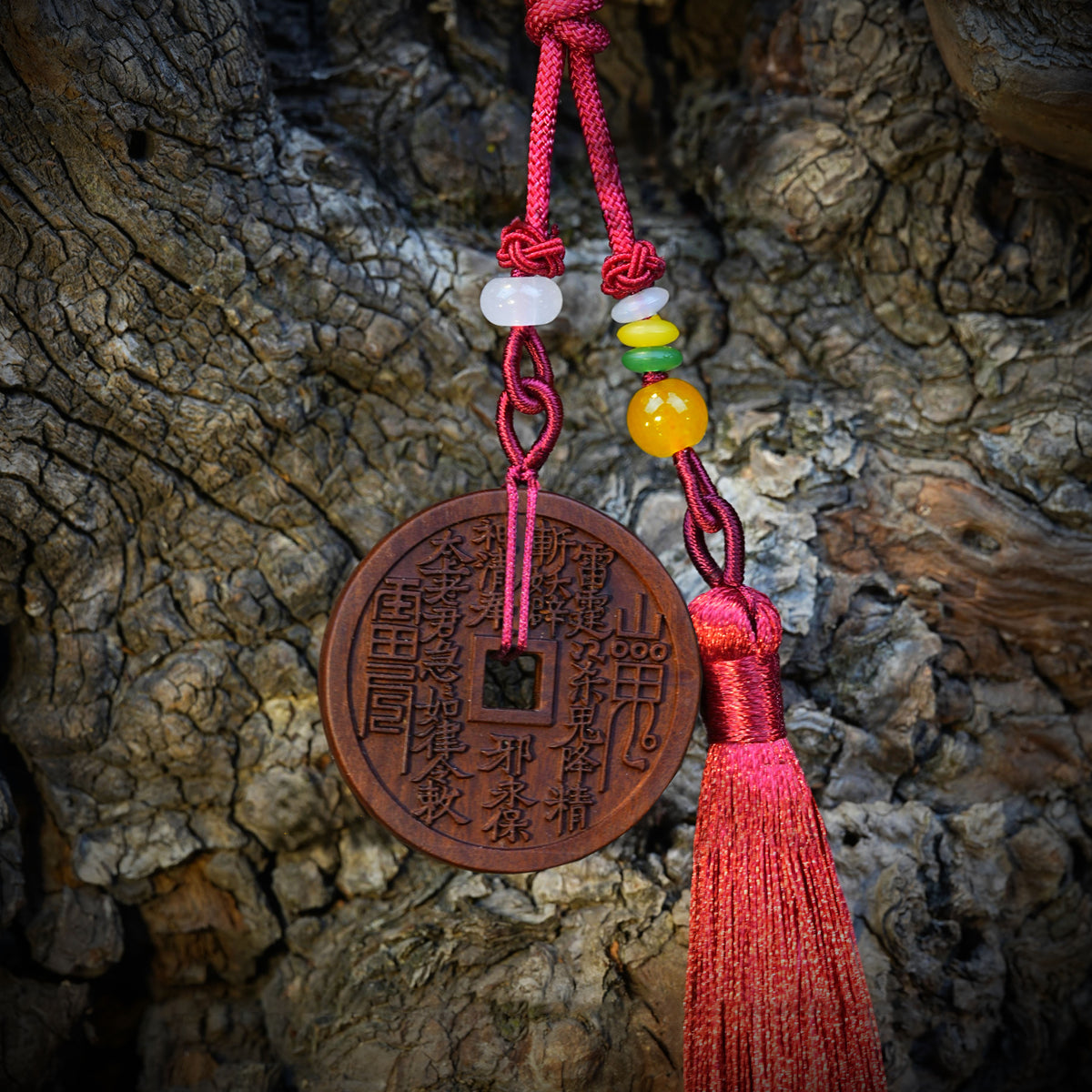 Wooden carving of a Shan Gui Huāqián