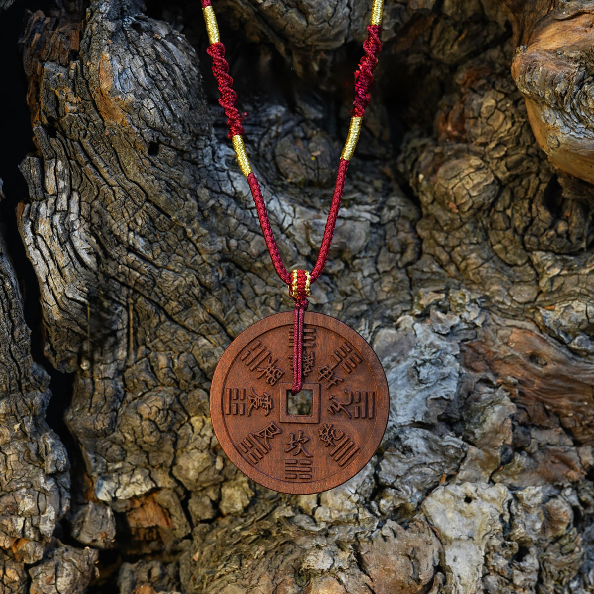 Wooden carving of a Shan Gui Huāqián